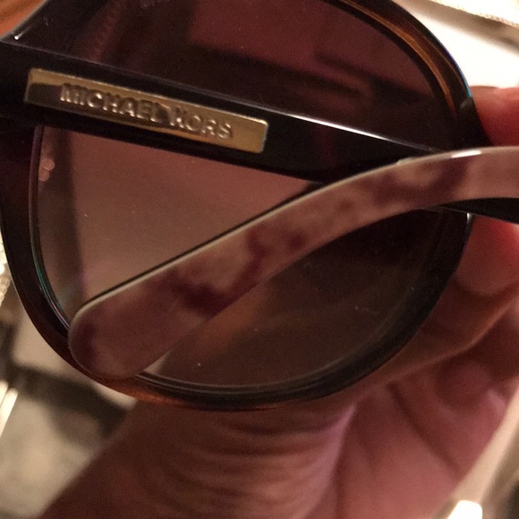 MICHAEL KORS SUNGLASSES - Picture 4 of 8
